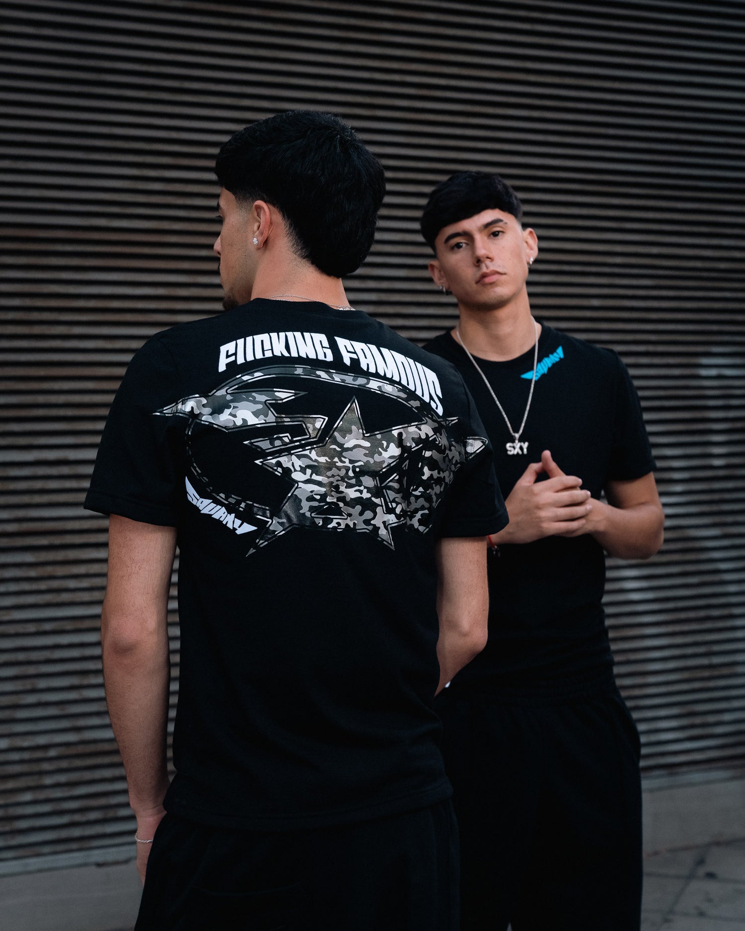 CAMISETA FAMOUS SLIM